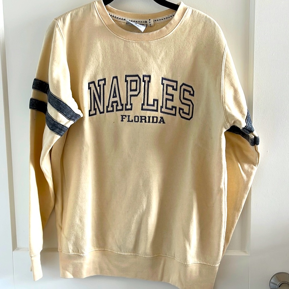 Logo sweatshirt!